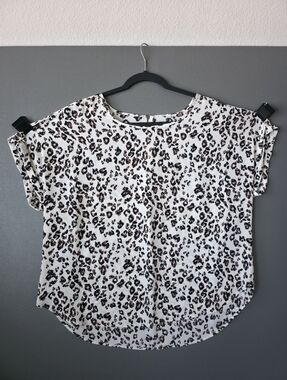 Maurices XL Delton Leopard Zipper Back Blouse EUC Animal Print Mob Wife Chic